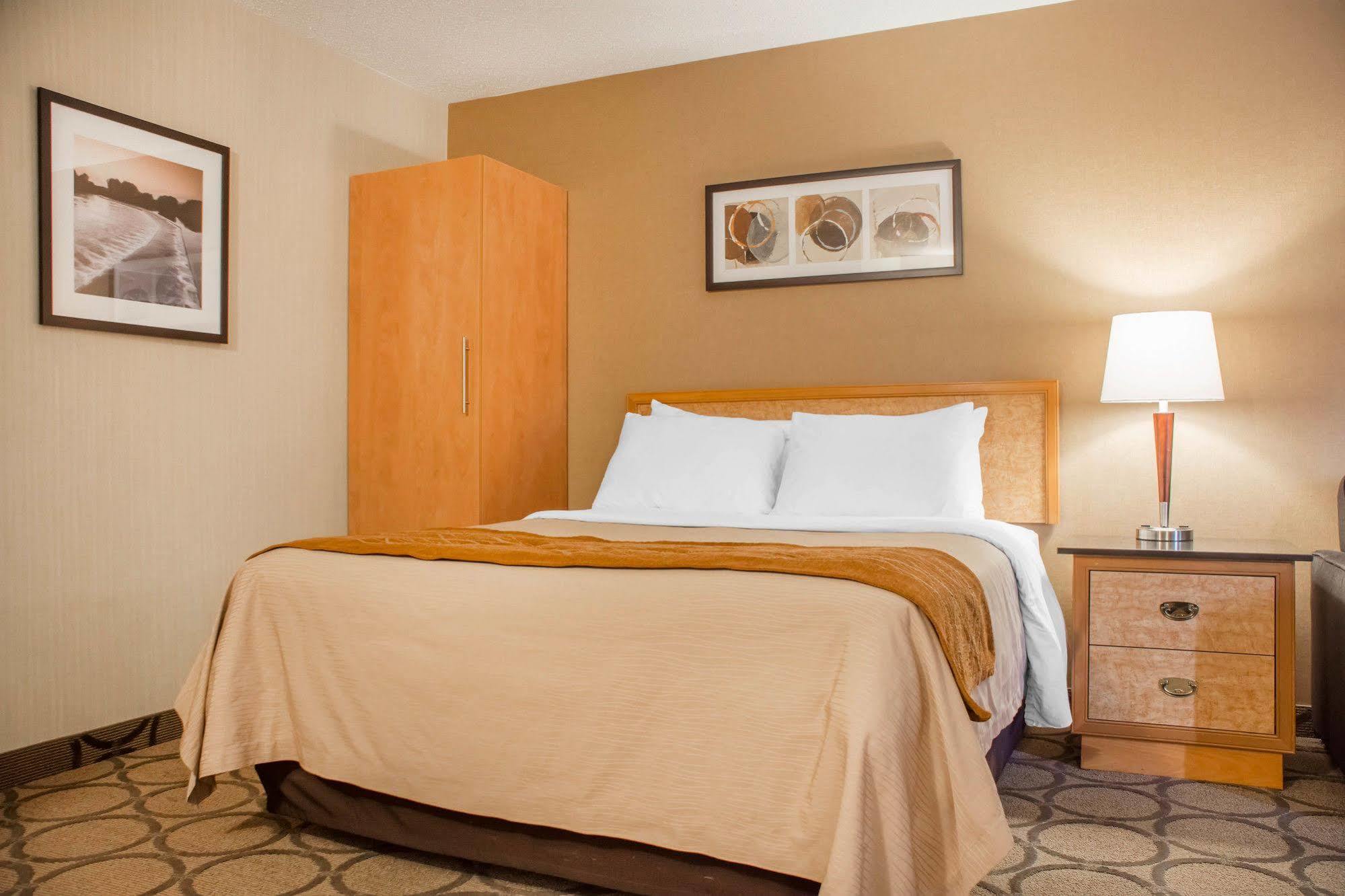 Comfort Inn Брантфорд Екстер'єр фото